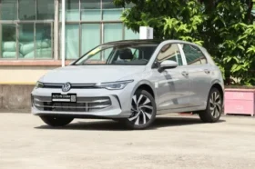 Volkswagen Golf 300TSI