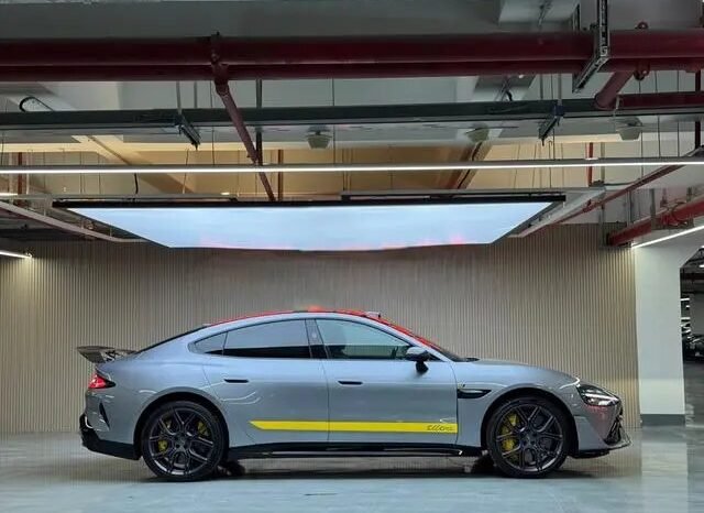 
								Xiaomi SU7 Ultra 2025 full									