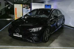 
										Mercedes-Benz EQE500 4MATIC full									