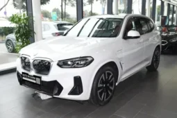 
										BMW iX3 full									